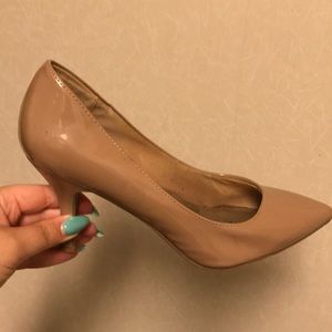 Comfort plus beige pumps!